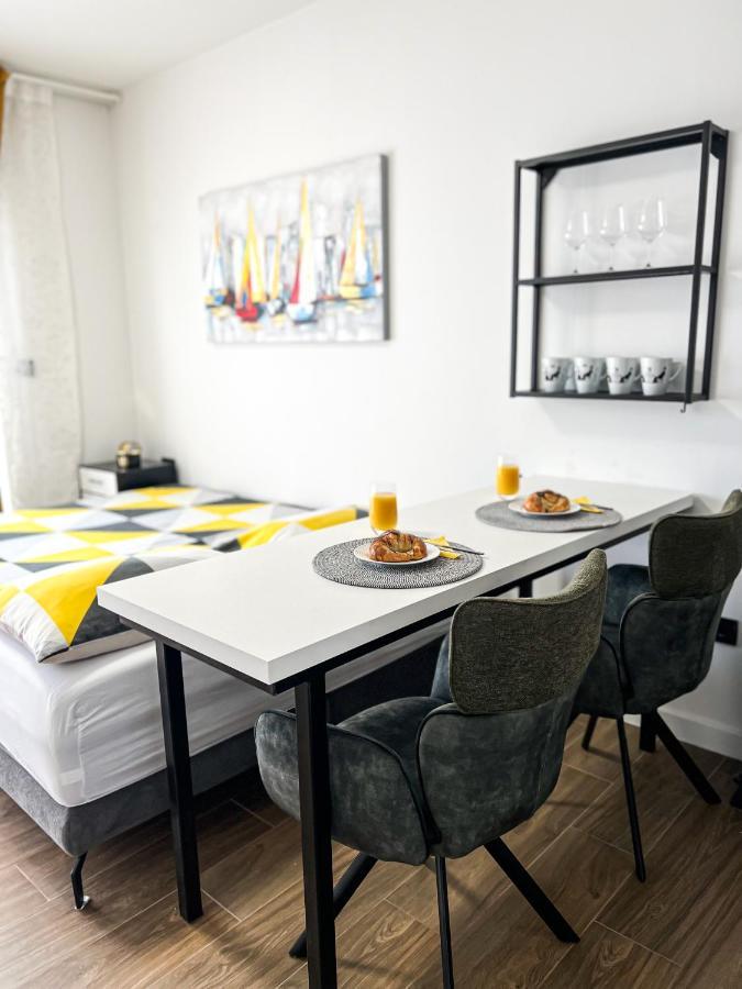 San-Studio Apartment Dugi Rat Eksteriør billede