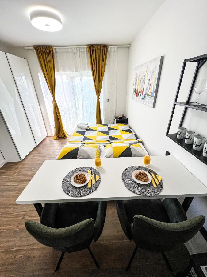 San-Studio Apartment Dugi Rat Eksteriør billede