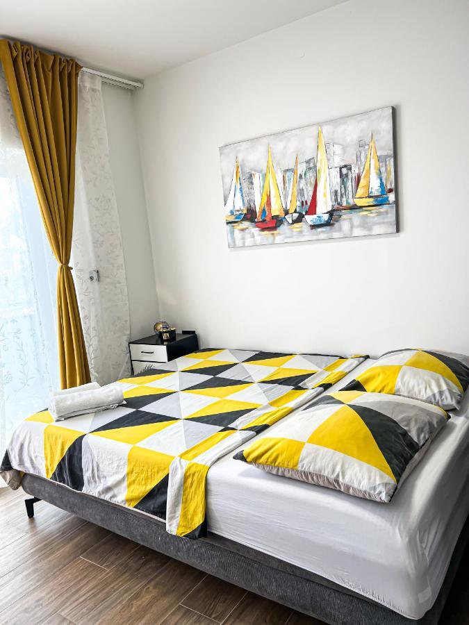 San-Studio Apartment Dugi Rat Eksteriør billede