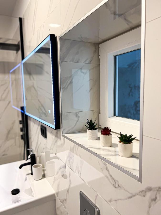 San-Studio Apartment Dugi Rat Eksteriør billede
