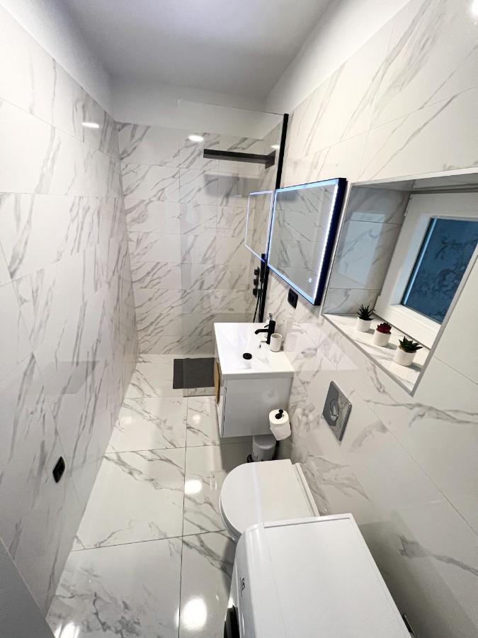 San-Studio Apartment Dugi Rat Eksteriør billede