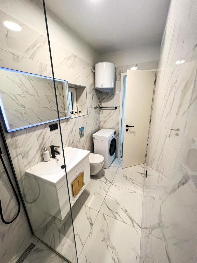 San-Studio Apartment Dugi Rat Eksteriør billede