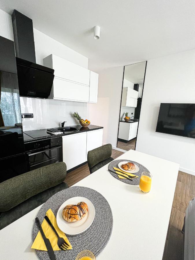 San-Studio Apartment Dugi Rat Eksteriør billede